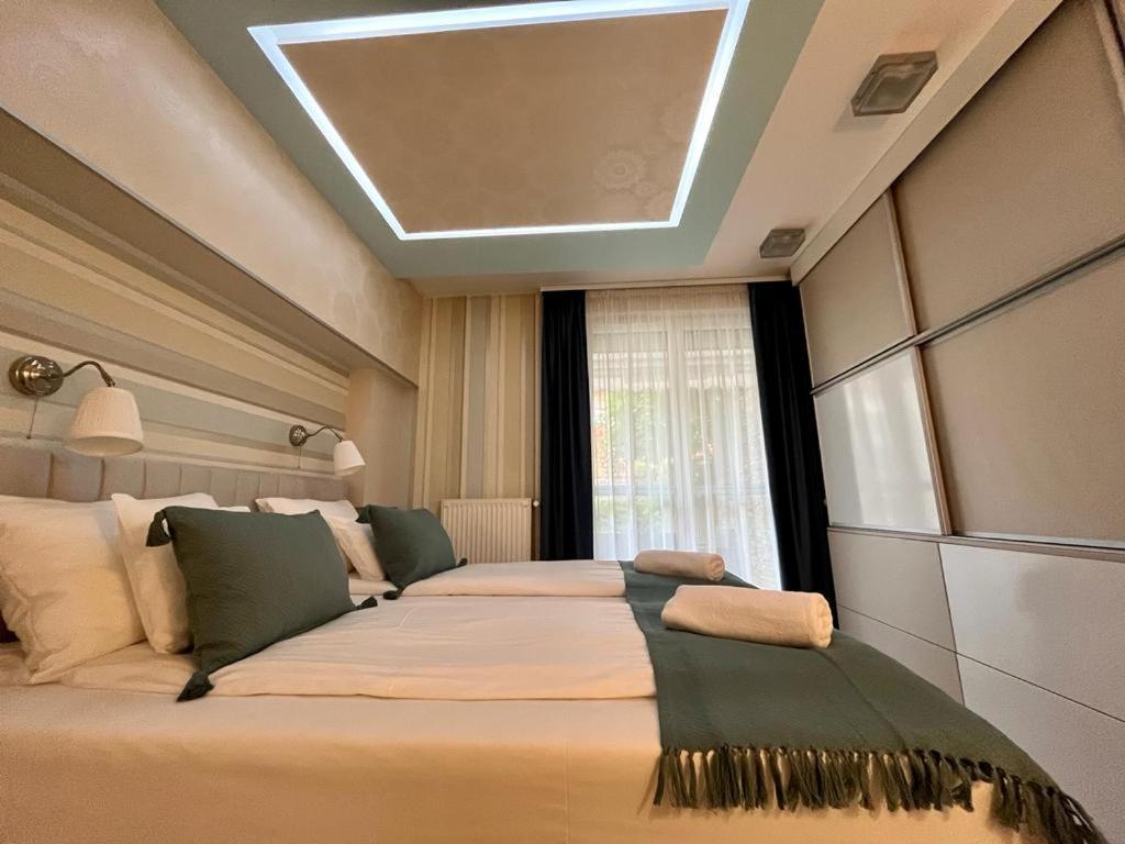 Ground Floor Park Bestern Сегед Экстерьер фото